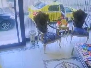 Fatih'te zehirlenen Böcek ailesinin otele giriş görüntüleri