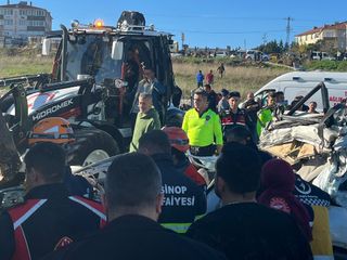 Sinop'ta tıra arkadan çarpan otomobilisn sürücüsü öldü