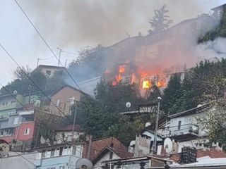 Bursa'da 2 katlı binada yangın