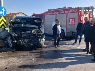 Kayseri’de iki otomobil çarpıştı: 5 yaralı