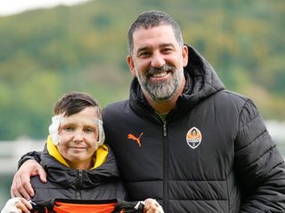 Arda Turan küçük çocuktan aldığı hayat dersini anlattı: Sığınakta o gece hiç uyuyamadık...