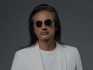 Şarkıcı Çelik sahnede düştü! O anları takipçileriyle paylaştı