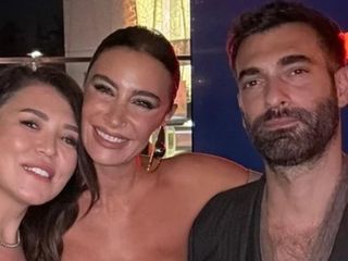 Sıla'nın lansman tarzı! Derin göğüs dekolteli elbise giydi