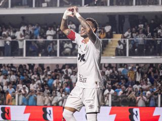 Neymar, sakatlığına rağmen forma giydi