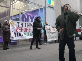 Filistin taraftarları New York'ta Kara Cuma'yı boykot protestosu düzenledi