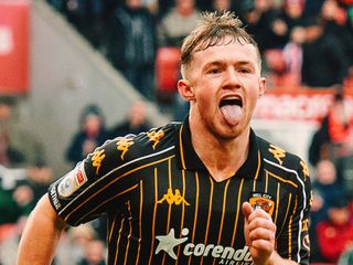 Hull City, Stoke City'yi son dakikada devirdi