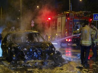 İstanbul'da seyir halindeki otomobil alev topuna döndü