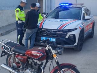 Sinop'ta trafiği tehlikeye atan motosikletli enselendi