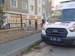 Kayseri'de 8. kattan düşen kadın öldü