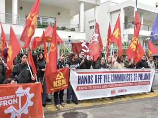 Polonya'da Komünist Parti 'yasa dışı' ilan edildi