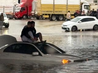 Antalya'yı sağanak vurdu