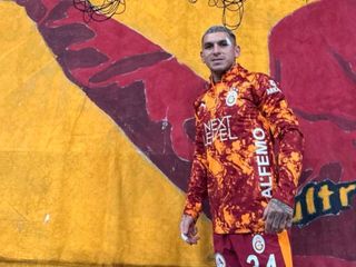 Galatasaray'da Lucas Torreira'ya özel pankart