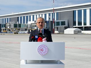 Abdulkadir Uraloğlu: Kasım ayında 18 milyon 479 bin 860 yolcu uçakla seyahat etti