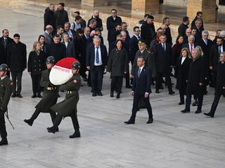 Özgür Özel, Anıtkabir'i ziyaret etti