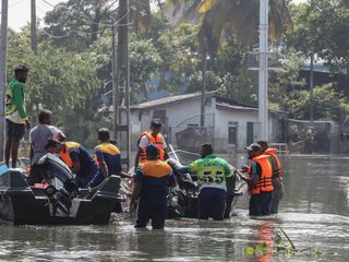 Güney Asya'da sel felaketinde can kaybı 1.700'ü aştı