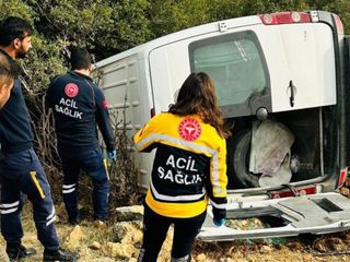 Gaziantep'te tarım işçlerini taşıyan minibüs şarampole uçtu: 1 ölü, 3 yaralı