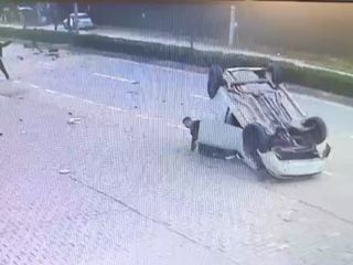 Bursa'da birden fazla takla atan otomobilden burnu kanamadan çıktı