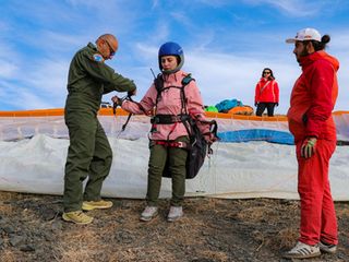 Hakkari’de öğretmen pilot, yamaç paraşütünü yaygınlaştırdı
