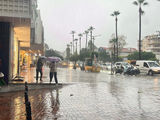 Antalya'da sağanak yağış ve dolu etkili oldu