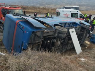 Cezaevi nakil aracı devrildi: 5 yaralı