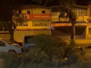 Hatay'da kuvvetli rüzgar çatıları uçurdu