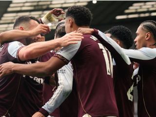 Aston Villa, Arsenal'i devirdi!