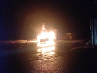 Çorum'da park halindeki araç alev topu oldu, geriye hurda kaldı