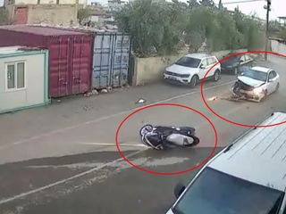 Hatay'da kaza yapan motosikletli havada taklalar attı