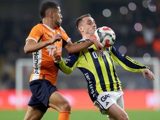 Eski hakemler, Başakşehir - Fenerbahçe maçının tartışmalı pozisyonlarını değerlendirdi