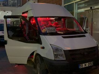 Samsun'da aracında silahlı saldırıya uğrayan dolmuş şoförü hastanelik oldu