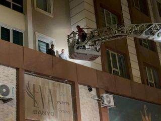 Kayseri'de ev sahibin darbettikleri apartmanın 3'üncü katından çarşafla indiler: 2 gözaltı