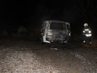 Konya'da ailesin kızdı, aracını ateşe verdi