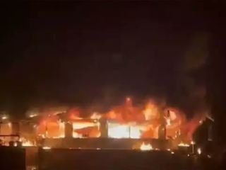 Hindistan'da gece kulubünde 25 kişinin öldüğü yangının çıkış anları