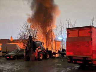 İstanbul'da otoparkta yangın: 14 araç zarar gördü