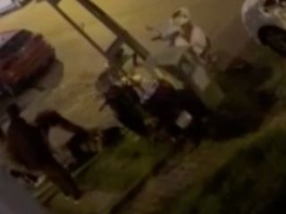 İstanbul'da alkollü şahıs çevredekilere saldırdır