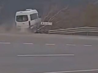 Gaziantep'te tarım işçilerini taşıyan minibüsün şarampole uçtuğu kaza kamerada