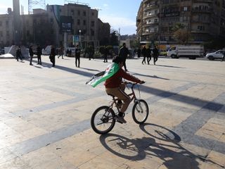 Suriye'de kutlamalara gölge düşürme çabası: Emevi Meydanı'nda patlama