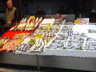 Karadeniz’de hamsi bereketi: Tezgahlar balıkla doldu