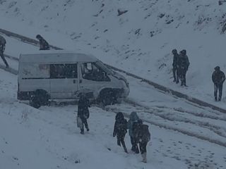Hakkari'de kar yağışı etkili oluyor
