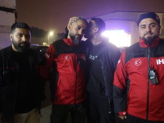 Hatay'da dayısının gömdüğü evladını bulanları alnından öptü