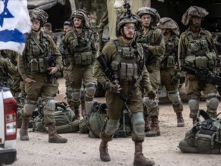 İsrail, Batı Şeria'da 2 ailenin yaşadığı evleri yıktı