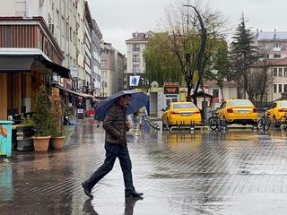 Bolu'da sağanak yağış etkili oldu: Vatandaşlar zor anlar yaşadı