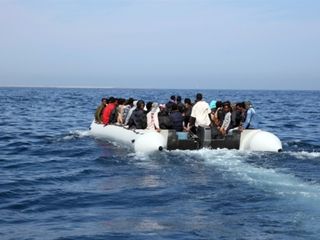 İspanya'nın Kanarya Adaları'na iki tekne ile 327 düzensiz göçmen geldi