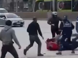 Bursa'da savaşı andıran kavga kamerada: Demir sopa ve yumruklarla saldırdılar