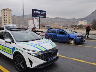 Kayseri'de 3 polis aracına çarparak kaçan şüpheli yakalandı