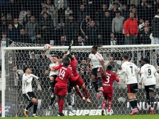 Beşiktaş taraftarından maç sonu istifa tepkileri