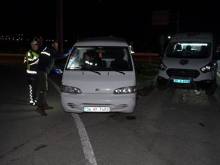 Edirne’de 'dur' ihtarına uymayıp kaza yapan minibüsten 20 kaçak göçmen çıktı