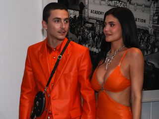 Timothee Chalamet ve Kylie Jenner'ın turuncu tarzı