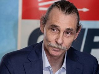 Erdal Beşikçioğlu'nun kızı Derin galada! Son hali sosyal medyada gündem oldu