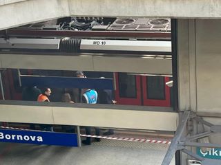 İzmir'de metro raydan çıktı